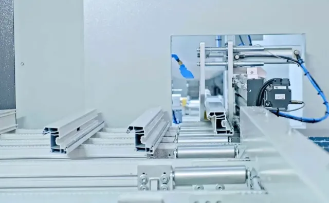 ROCA SIRIUS D550 – Centru de prelucrare și tăiere profile PVC