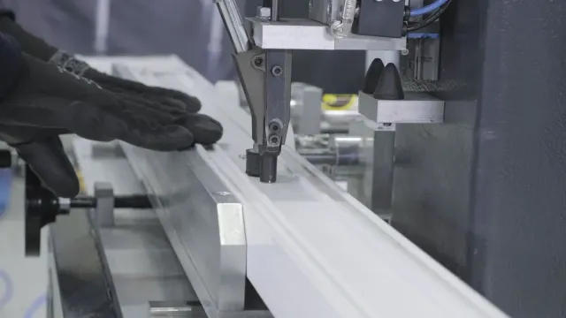 ROCA TDS-120 – Mașină de înșurubat automată, cu un cap și trei burghie