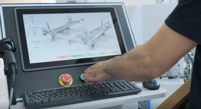 ROCA MSP-PRO – Mașină de sudat profile PVC la patru capete, cu servomotoare