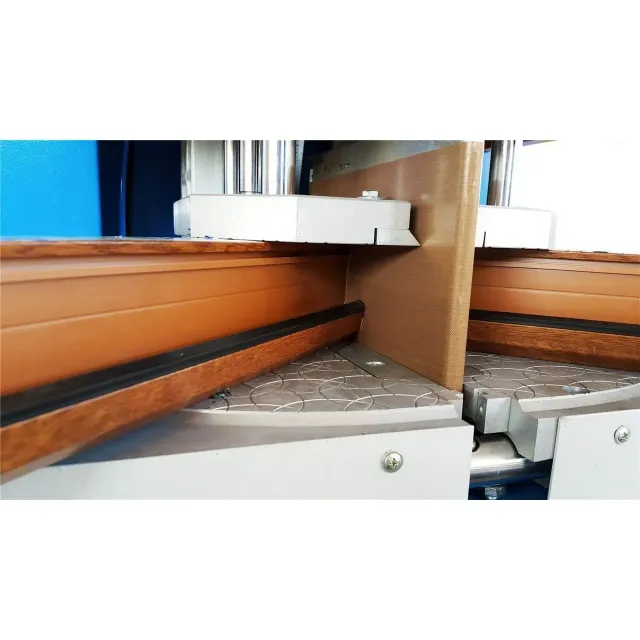 ROCA MSA-0 – Mașină de sudat profile PVC automată, cu un cap, sudură 0,2 mm