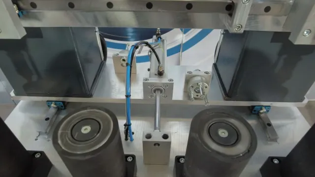 ROCA CS-520 – Mașină de înșurubat CNC