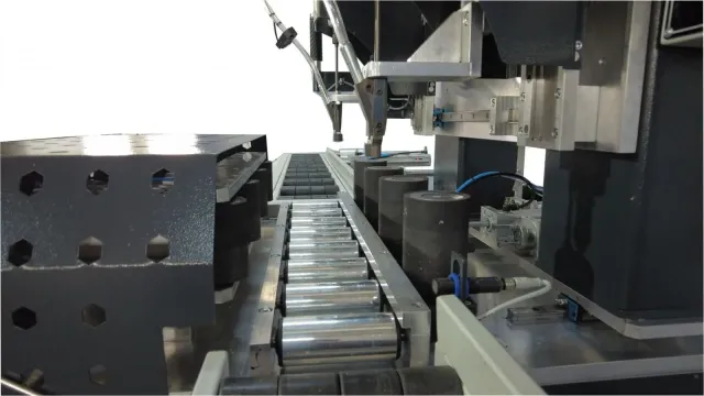 ROCA CS-520 – Mașină de înșurubat CNC
